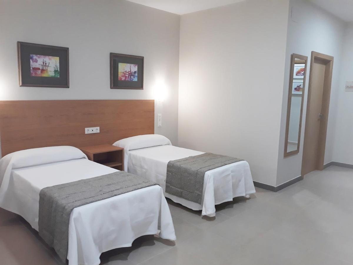 Hostal Montemayor Moguer Bagian luar foto
