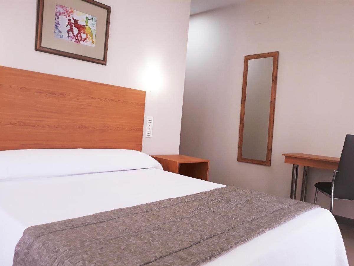 Hostal Montemayor Moguer Bagian luar foto