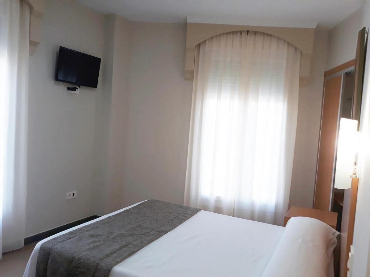Hostal Montemayor Moguer Bagian luar foto