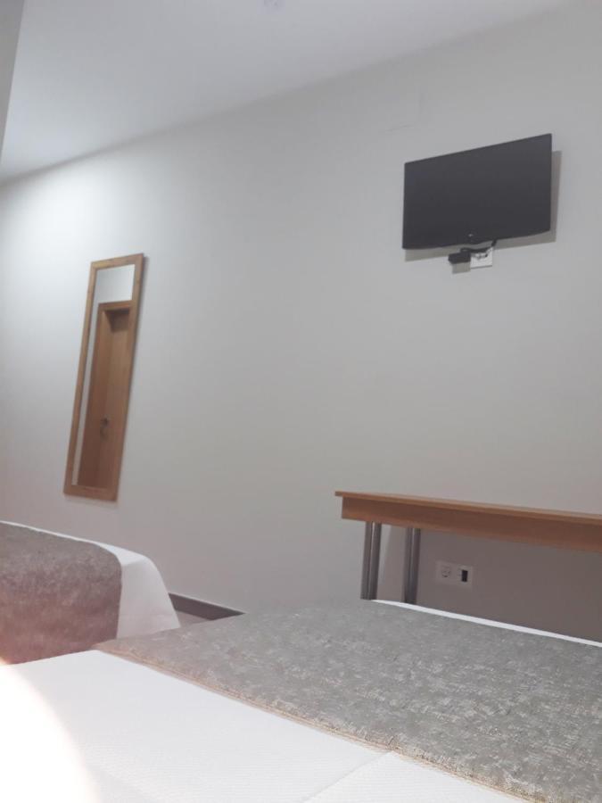 Hostal Montemayor Moguer Bagian luar foto