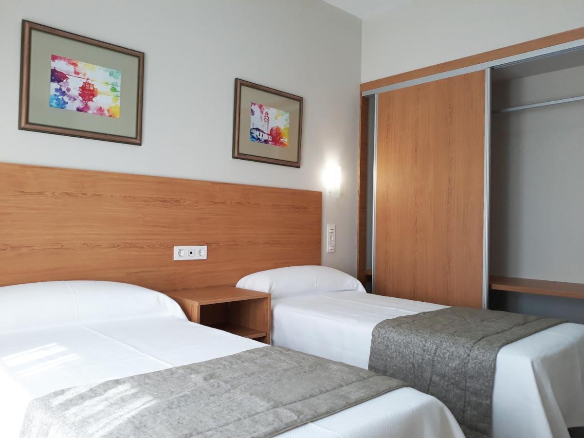 Hostal Montemayor Moguer Bagian luar foto