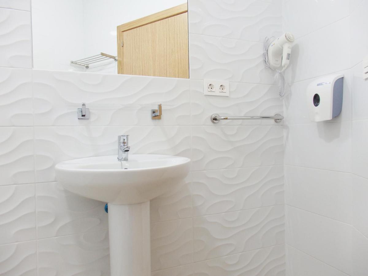 Hostal Montemayor Moguer Bagian luar foto