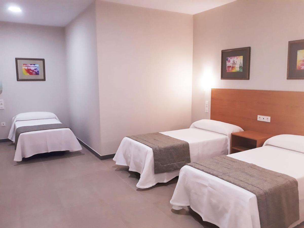 Hostal Montemayor Moguer Bagian luar foto