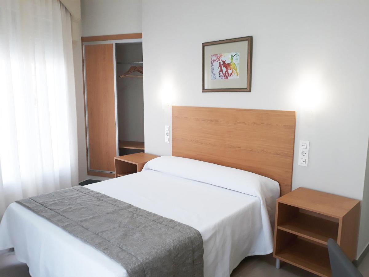 Hostal Montemayor Moguer Bagian luar foto